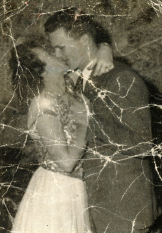 Dan and Dorothy Noorlander under the mistletoe in 1945