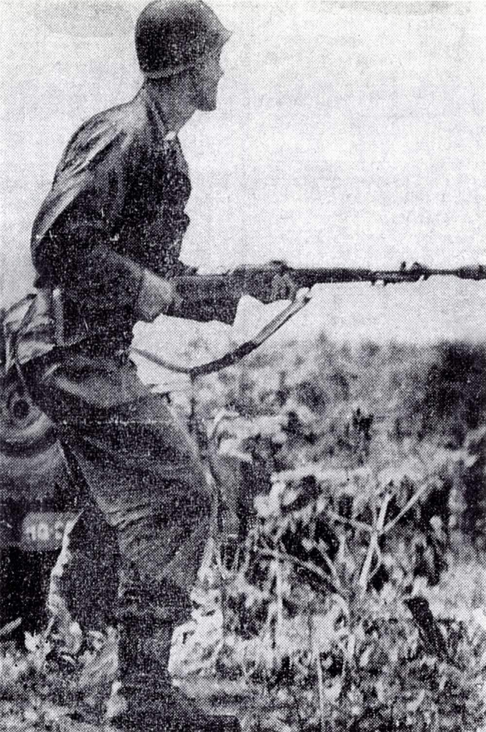 Dan Noorlander with rifle grenade